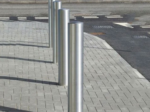 bollard-pole